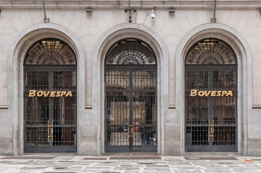 La bolsa de Brasil se desploma 13,9% y el real cae 8% tras la reelección de Lula
