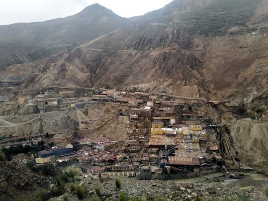 Dos proyectos de ley proponen redistribuir las regalías mineras y reforzar la lucha contra la minería ilegal