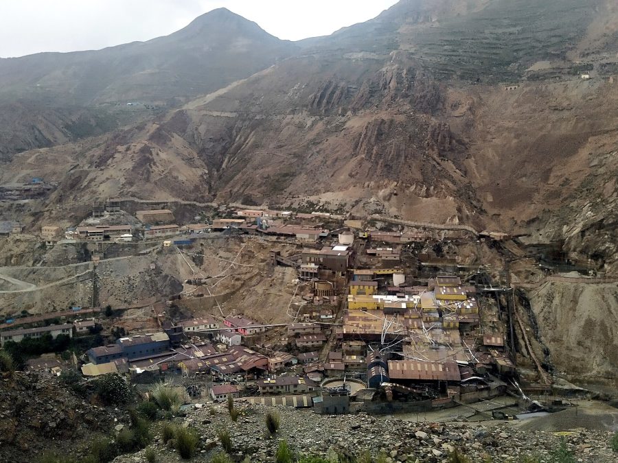 Dos proyectos de ley proponen redistribuir las regalías mineras y reforzar la lucha contra la minería ilegal